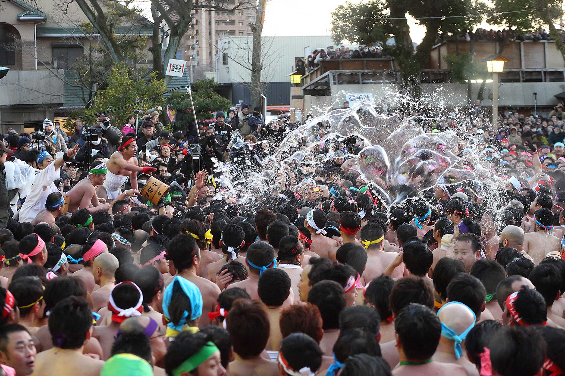 裸のお祭りの女の子 天下の奇祭 国府宮はだか祭 – 稲沢市観光協会公式ウェブサイト